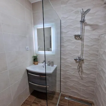 Roing S Apartment Stanici